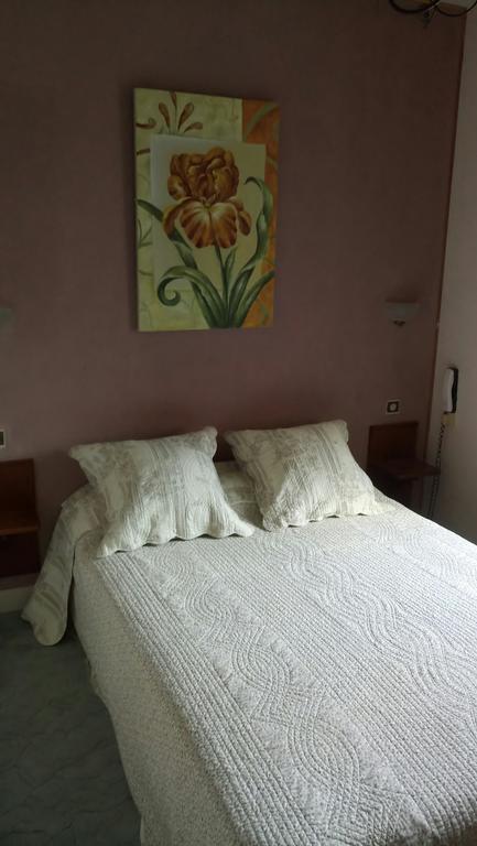 Auberge La Croix Blanche Combreux Eksteriør bilde